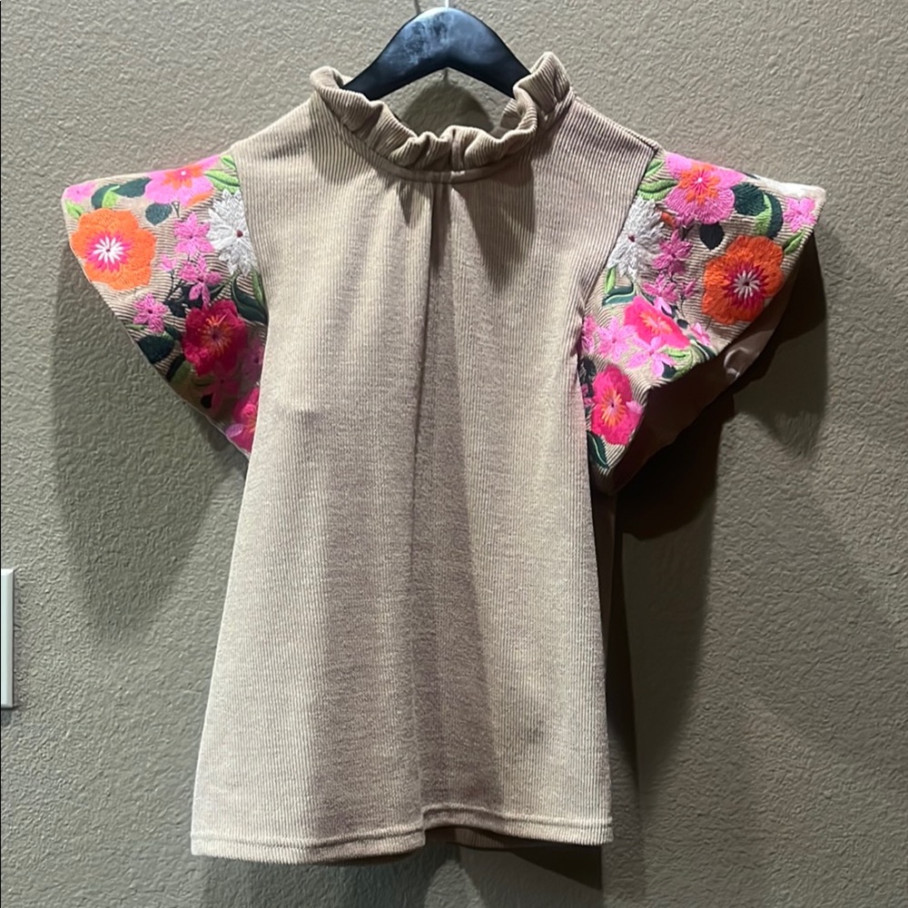 THML Tan and Pink Flutter Sleeve Blouse